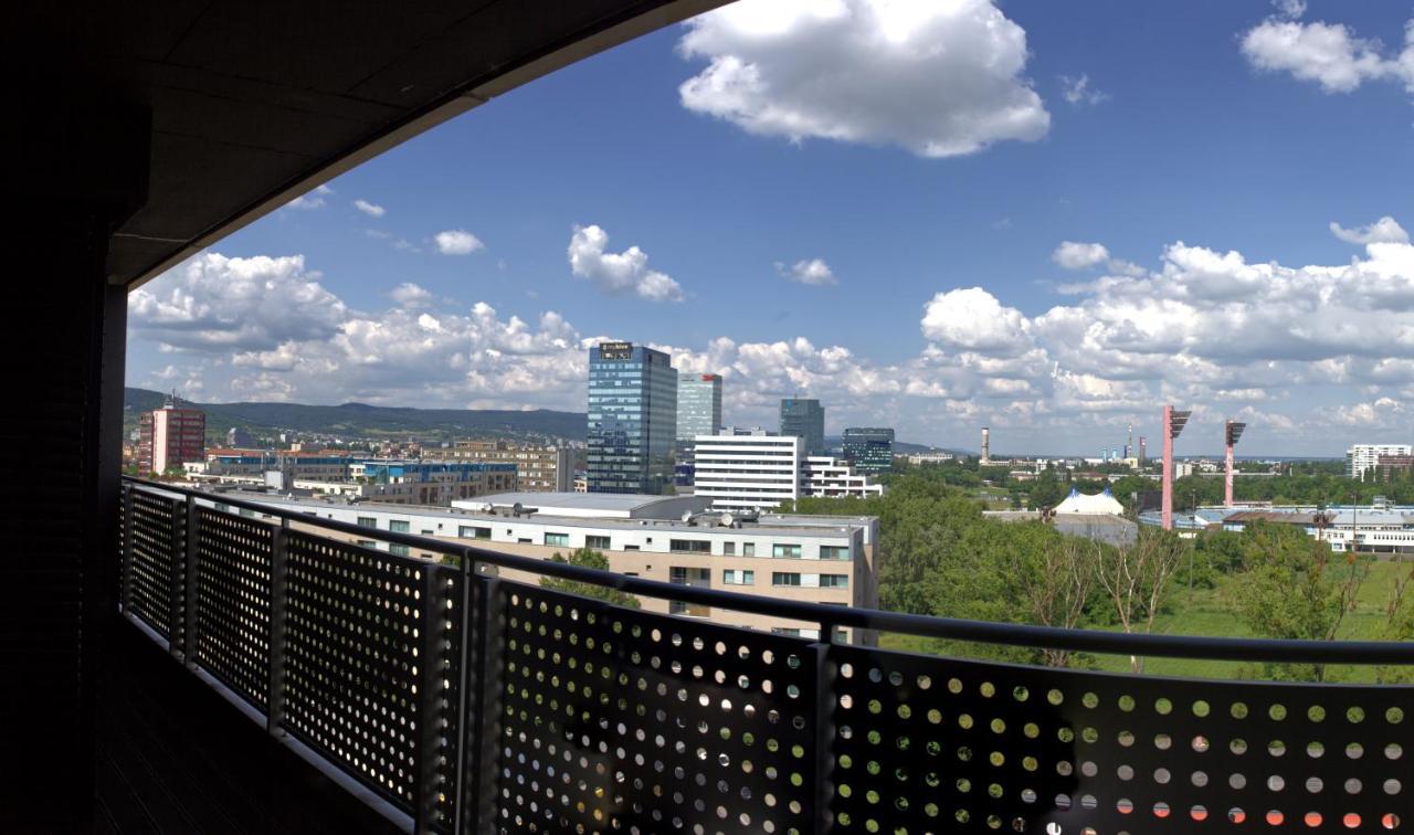 New 1 Bdr, W/Private Parking Apartment Bratislava Bagian luar foto