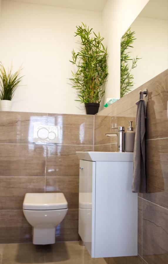 New 1 Bdr, W/Private Parking Apartment Bratislava Bagian luar foto